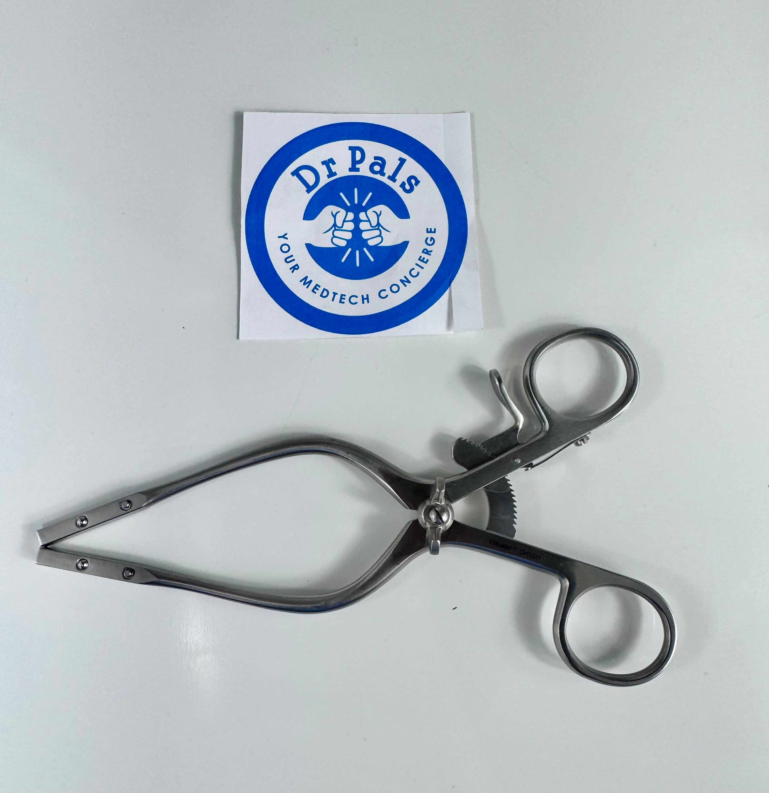 V. Mueller CH1031 | 7" Henly Retractor Frame Stainless, Self-Retaining