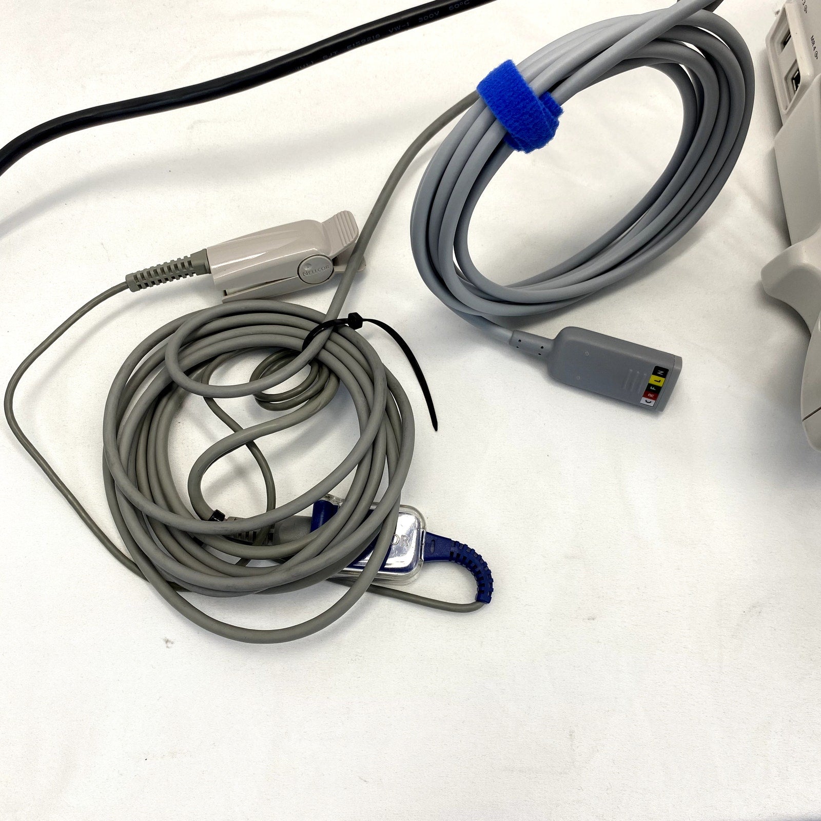 Mindray V12 | Patient Monitor System - NIBP, SPO2, ECG, V Dock