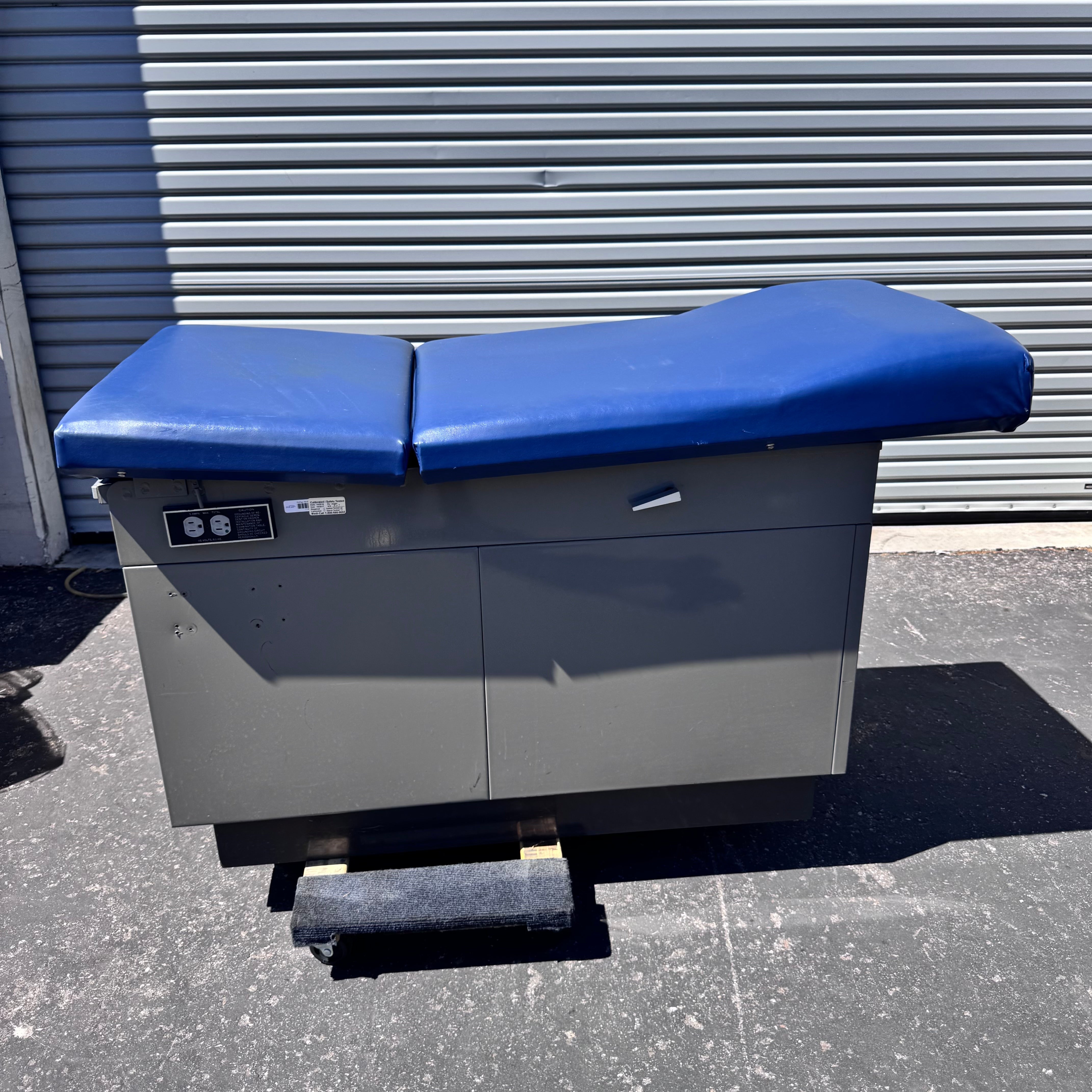 Midmark Ritter 100 Examination Table